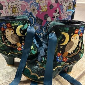 Irregular Choice Green and Black Lace-Up boots…I’m A Hoot‼️